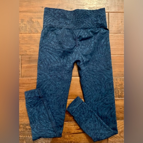 Gymshark Women’s Navy Patterned Leggings - S - Picture 4 of 5